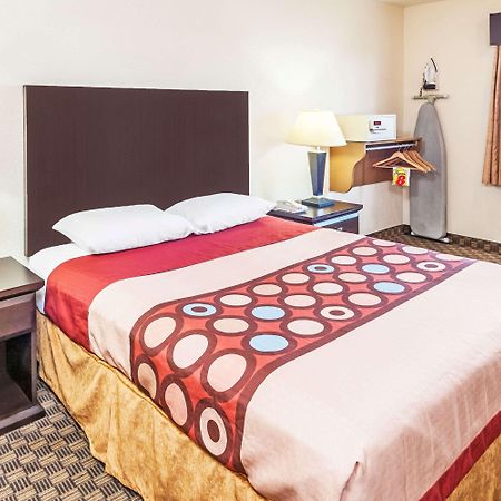 מלון Super 8 By Wyndham Calgary/Airport מראה חיצוני תמונה