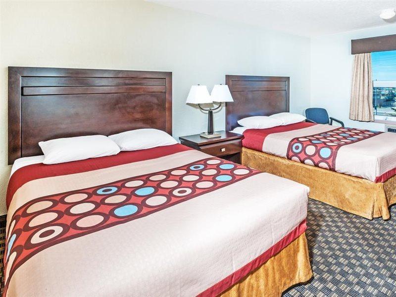 מלון Super 8 By Wyndham Calgary/Airport מראה חיצוני תמונה