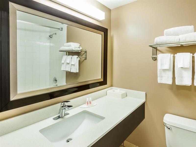 מלון Super 8 By Wyndham Calgary/Airport מראה חיצוני תמונה