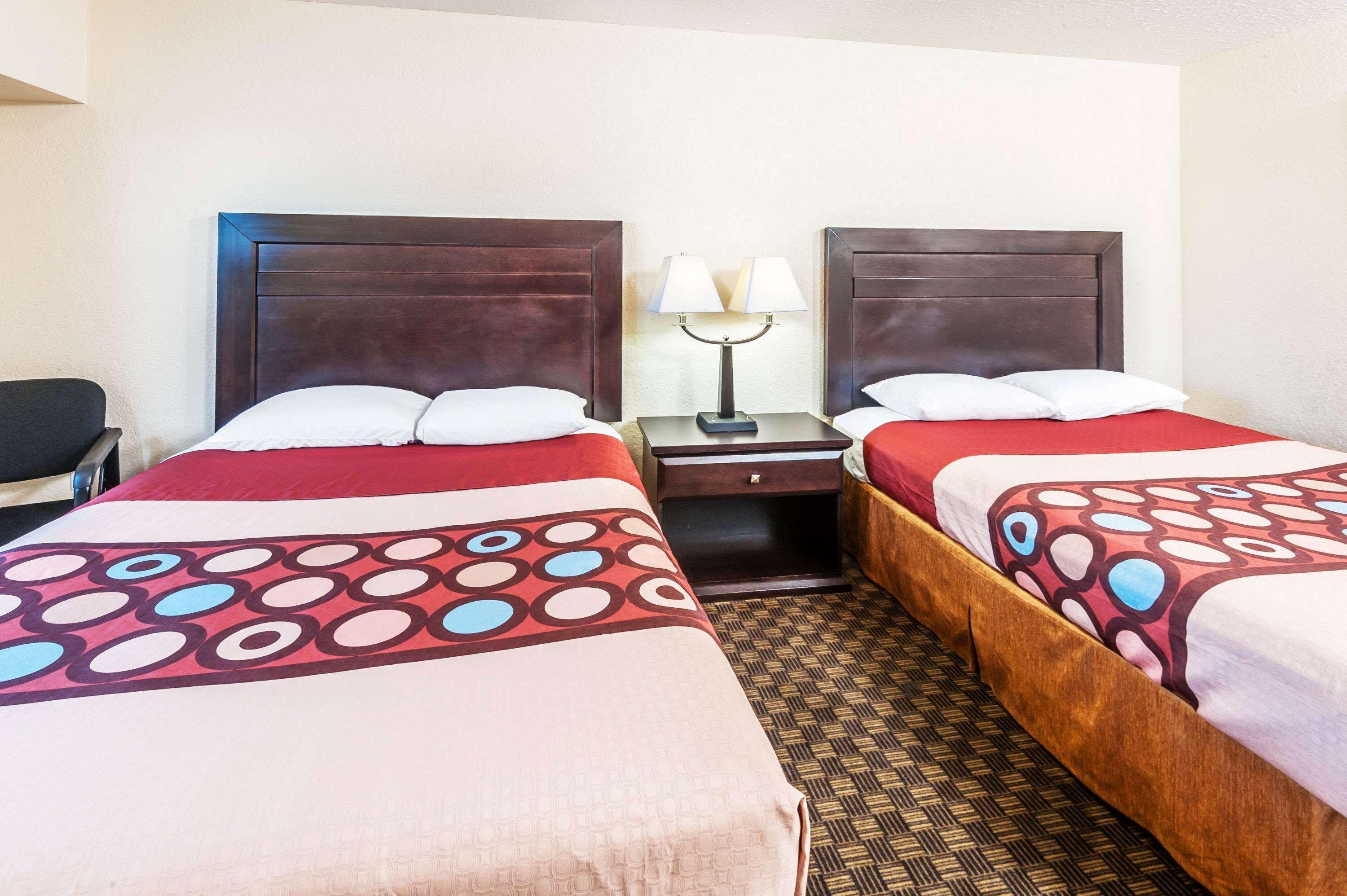 מלון Super 8 By Wyndham Calgary/Airport מראה חיצוני תמונה