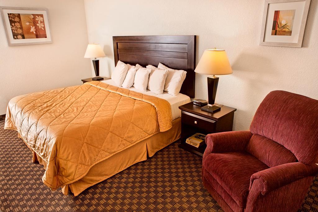 מלון Super 8 By Wyndham Calgary/Airport מראה חיצוני תמונה
