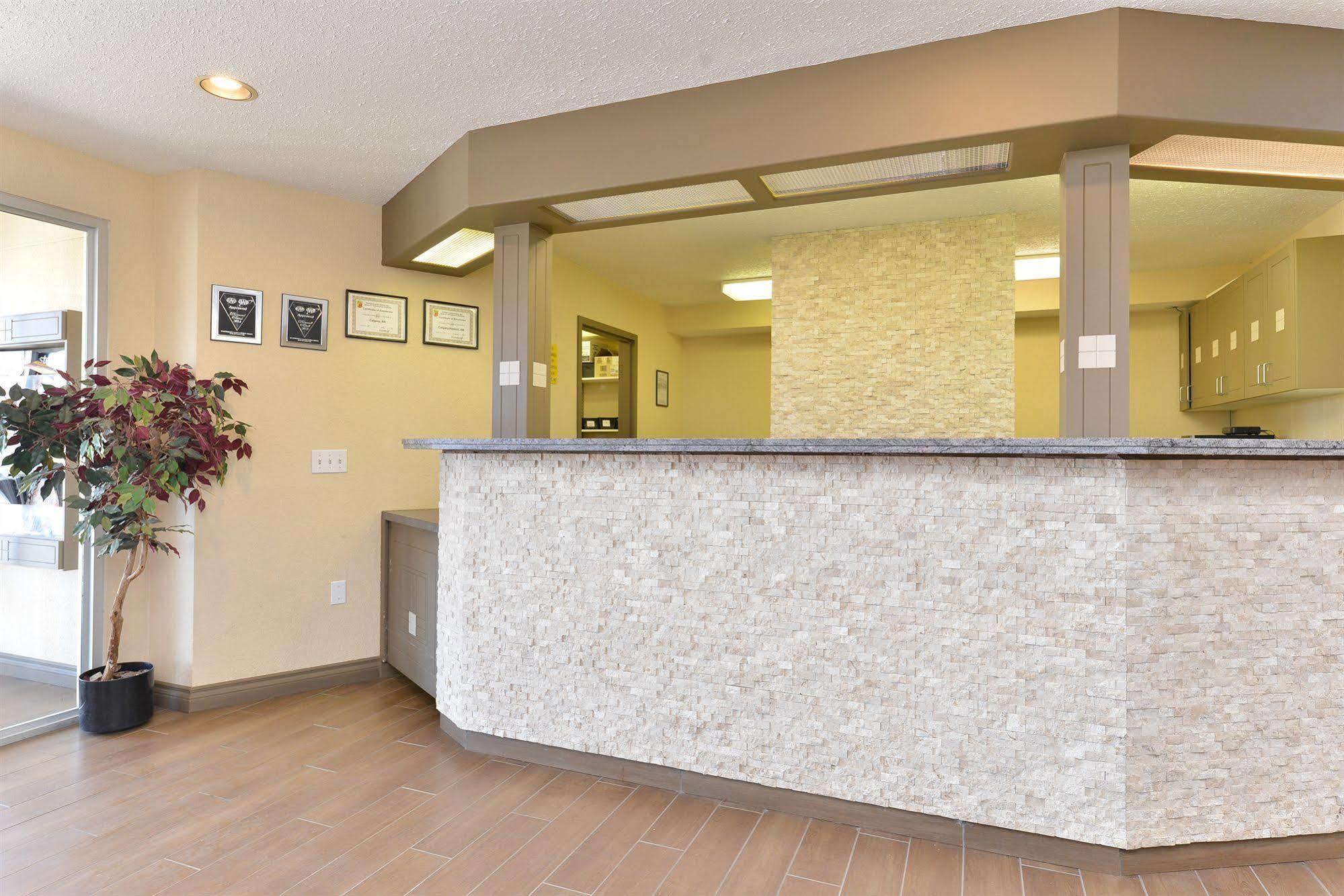 מלון Super 8 By Wyndham Calgary/Airport מראה חיצוני תמונה